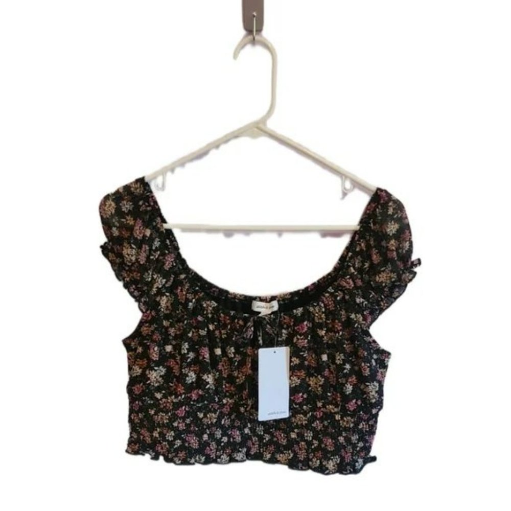 Fred Meyer Stitch and Pine Floral Black Puff Sleeve Crop Top NWT size L